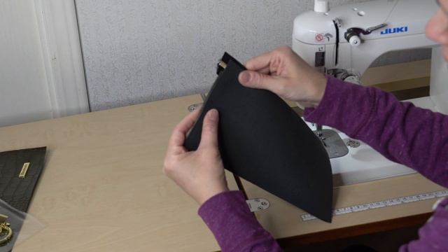 Debby by Sallie Tomato using Crocodile Faux Leather смотреть онлайн