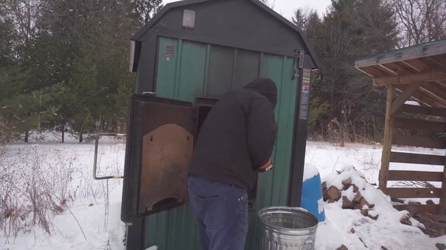 The BEST Camping Hacks To Make A Fire Last ALL Night.. смотреть онлайн