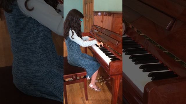 Samara playing Viennese Sonatina No. 1 by Mozart смотреть онлайн