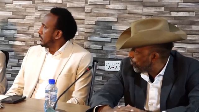 DEGDEG MADAALE OO LA CEERIYAY, DACWAD LOO HAYSTO,XASAN OO GO'AAN CULUS QAATAY,MAGACAABISTA CALI YAR смотреть онлайн