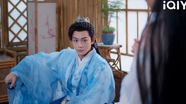 นางฟ้าจ้องมองที่ใบหน้านอนหลับของซินเดอเรลล่าหัวใจของเขาเต้นเร็วขึ้นและแก้มของเขารู้สึกร้อน! смотреть онлайн