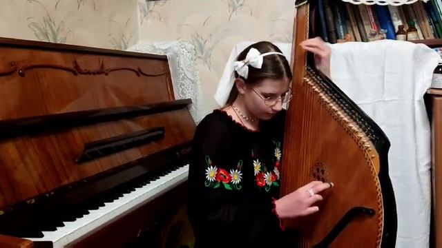 Укр. нар. пісня "Ой під вишнею" виконує Саркісова Віра смотреть онлайн