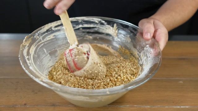 Παραδοσιακή Καρυδόπιτα! (Συνταγή των Ζαχαροπλαστείων) Σωστά σιροπιασμένη μέχρι πάνω!! смотреть онлайн