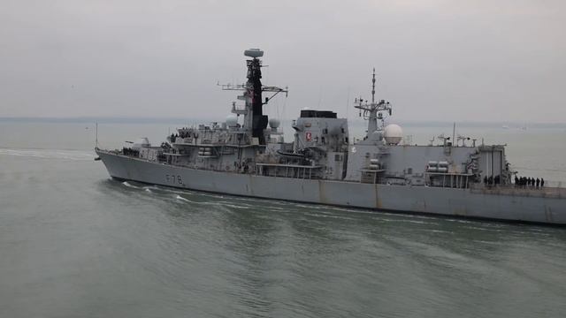 Type 23 frigate HMS Kent (F78) outbound from Portsmouth Harbour. Pictured 24/01/22 смотреть онлайн