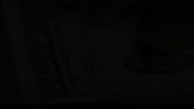 Рубль снизился к доллару и евро в начале торгов