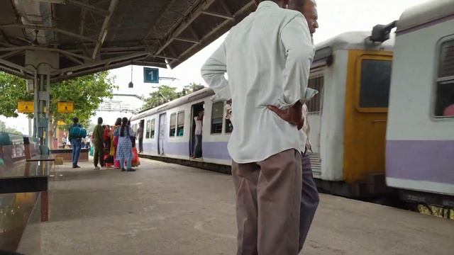 Purple color EMU LOCAL Train Arriving to the station|| Platform view || Indian Railways || смотреть онлайн