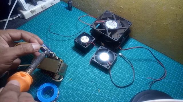 MEMBUAT POWER SUPPLY UNTUK FAN KIPAS 12 VOLT.....ANGINNYA KENCANG BANGGEEEETT........... смотреть онлайн