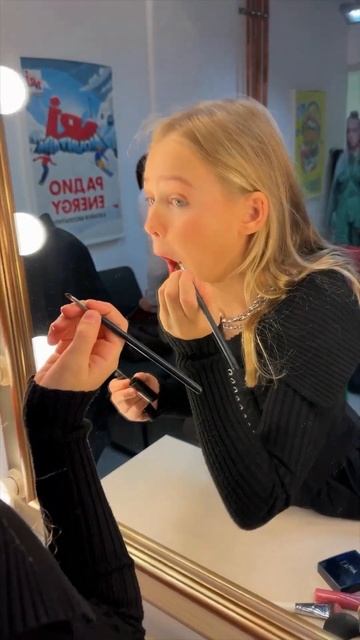 Делаю макияж для выступления! смотреть онлайн