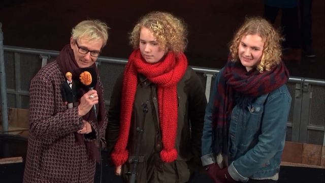 Ken van Barbie zamelt 1000 euro in смотреть онлайн