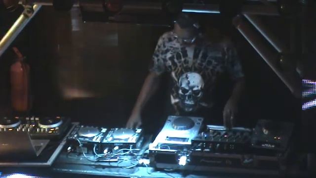 PARTE DE LA ACTUACION DE VICTOR MORIN EN RUAMS CON SUS MUERTOS ANDANTES смотреть онлайн