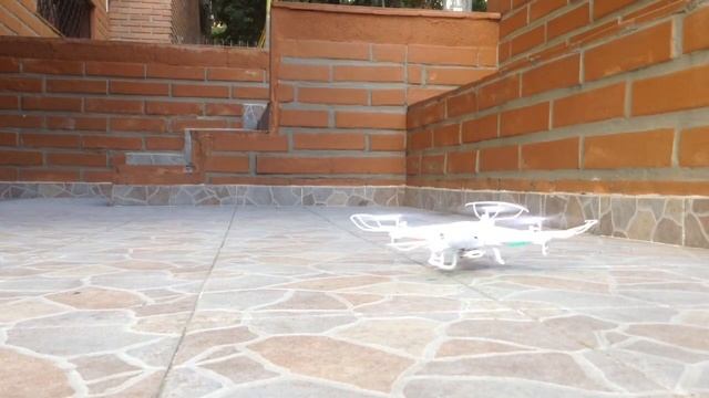 Drone Review/Reseña - Syma X5C-1 смотреть онлайн