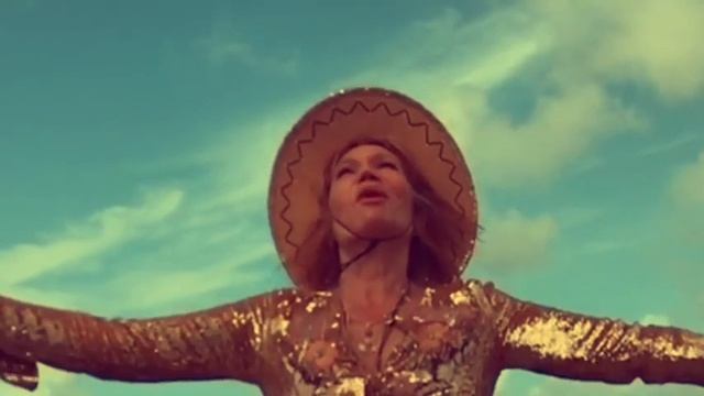 LET'S GET LOST par Clémentine Célarié смотреть онлайн