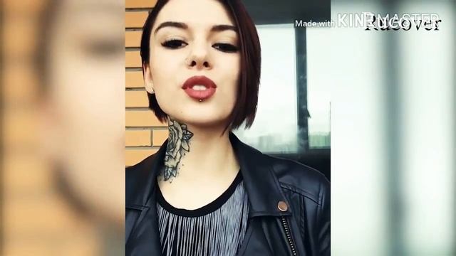 Девушка перепела хиты.