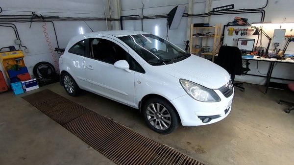 Клиенту 3 раза чинили генератор, а лампочка аккумулятора горит...