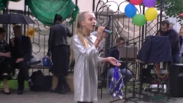 Синий платочек. исп. Куликова София. Группа Конфетти смотреть онлайн