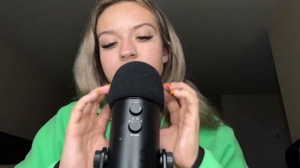 ASMR| Fast/ Agressive Mouth Sounds + Hand Sounds/ Mic Cover Pumping & Swirling