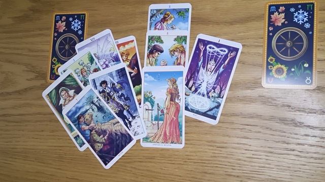 Следит ли он/она за мной? Расклад Таро смотреть онлайн