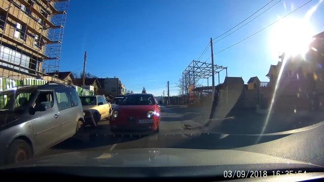 Това е: да се движи в насрещното и да ти се скара, че не му правиш път смотреть онлайн
