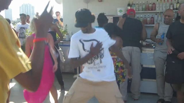 Salah Ananse playing Toxic (Paul Vincent) for WMC 2013 Global Soul Party смотреть онлайн