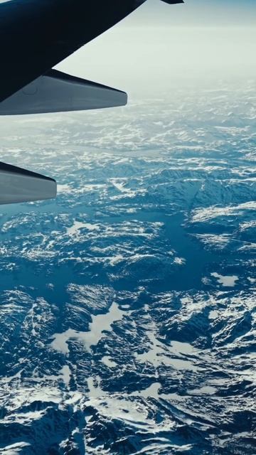 Epic View of Greenland Seen From Airplane Window 🇬🇱 #shorts смотреть онлайн