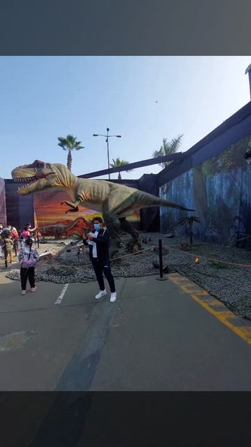 Tyrannosaurus Rex y Brontosaurus смотреть онлайн