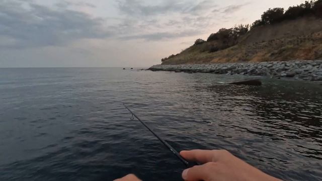 Рыбалка на Южном берегу Крыма! Каменные окуни гнут спиннинг в дугу! Рыбалка в Крыму. Сезон 2024 год смотреть онлайн