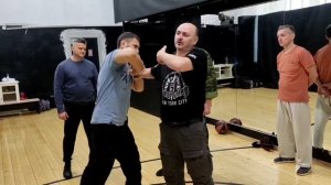 Про напряжение руки.