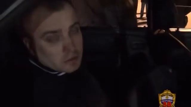 В Москве полицейские задержали подозреваемых в разбойном нападении на иностранного гражданина смотреть онлайн