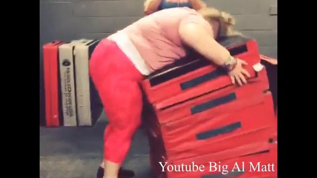 Olympic Weightlifter Holley Mangold Epic Box-Jump Fail смотреть онлайн