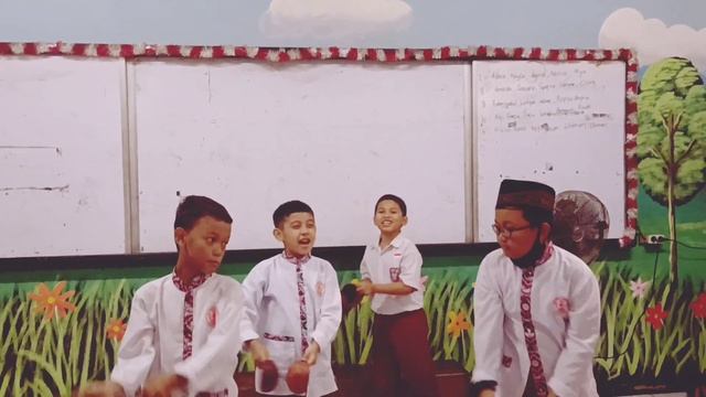 Tari Tempurung -Kelas 3- Tema 8- Kelompok 4 смотреть онлайн