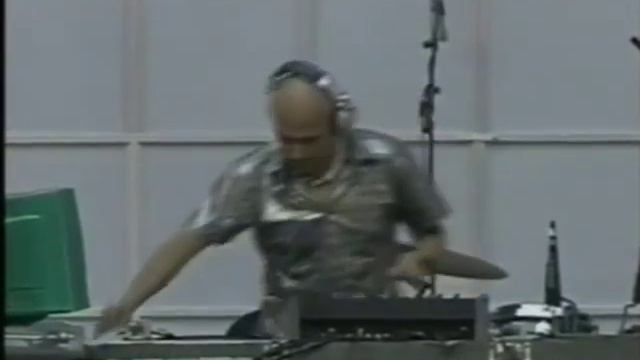 Dj Pollo en el Estadio Azteca, año 2000 смотреть онлайн