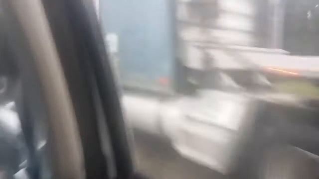 Freightliner Classic XL hauling a turbine смотреть онлайн