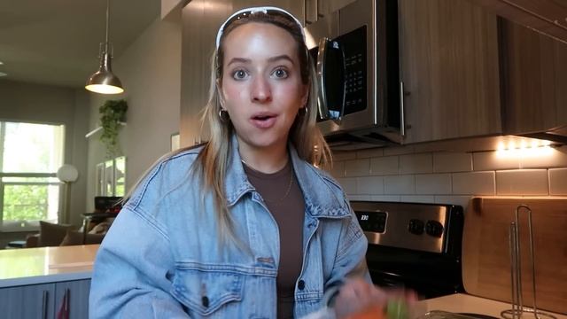 What I eat in a day as a short girly (100+ grams protein) смотреть онлайн