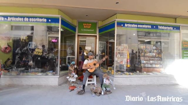 Músico Callejero Cubano En La Habana Vieja