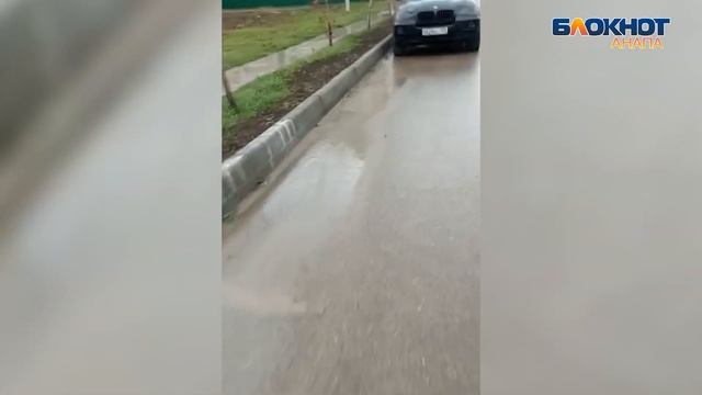 «Крик души»: тротуар по улице Ленина топит после небольшого дождя смотреть онлайн