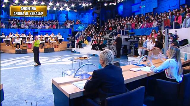 Amici 22 - Angelina accede al Serale смотреть онлайн