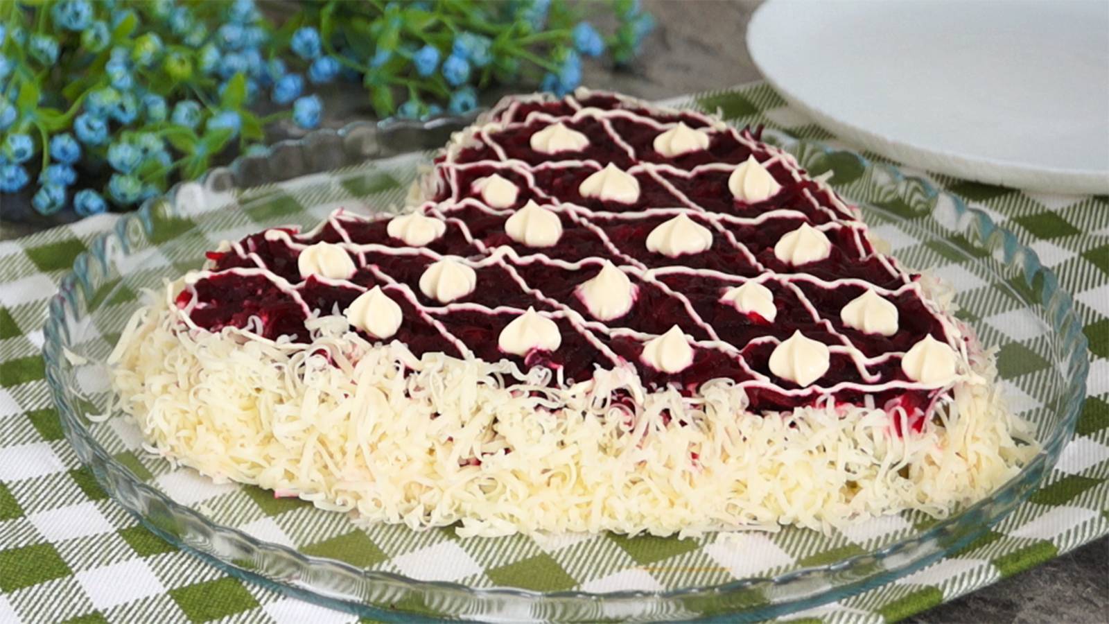 Я искала этот рецепт салата "Признание" . Вкуснее этого салата не ела. Салат на праздничный стол смотреть онлайн