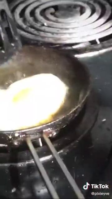 EGGS PLS смотреть онлайн