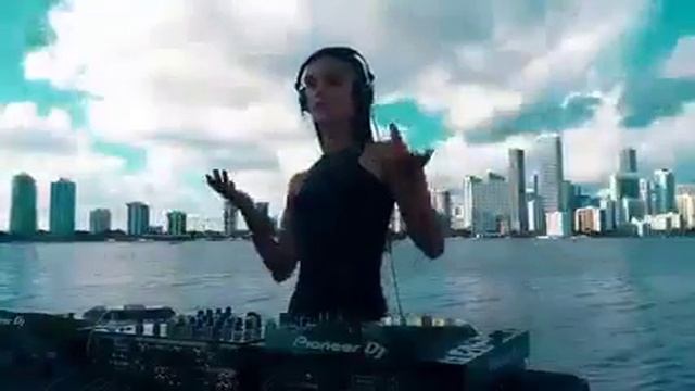 Melisa feat Tommo смотреть онлайн