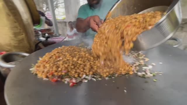 Очень редкий ларек Chole Kulche в Южной Индии ｜ Индийская уличная еда смотреть онлайн