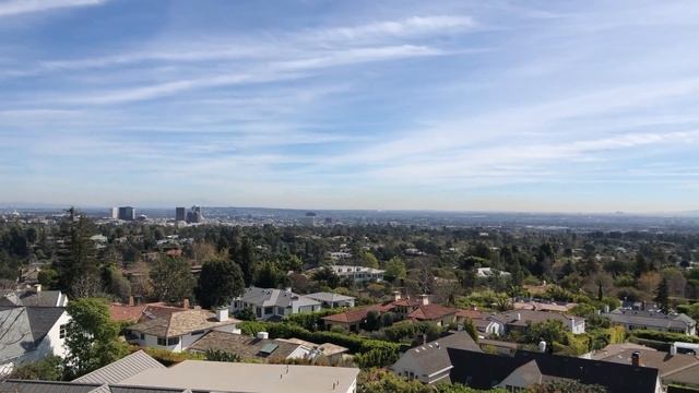 Gorgeous showing day in the upper Riviera of Pacific Palisades with stunning views. смотреть онлайн