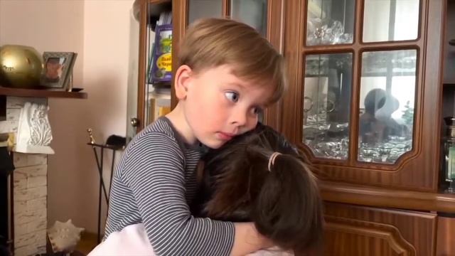 Долгожданная встреча с семьёй Даши Long-awaited meeting with Dasha's family Fаn video смотреть онлайн