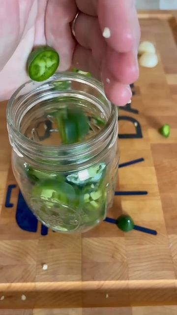 Pickled JALAPEÑOS #shorts #spicy смотреть онлайн