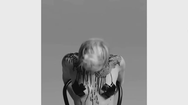 Miley Cyrus Nip Slip Wardrobe Malfunction Video смотреть онлайн