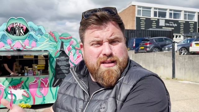 We review a Vegan takeaway in the heart of Essex! смотреть онлайн