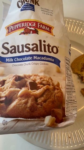 TASTE TEST TIME! Pepperidge Farm Sausalito Milk Chocolate Macadamia cookies! 🍪 смотреть онлайн