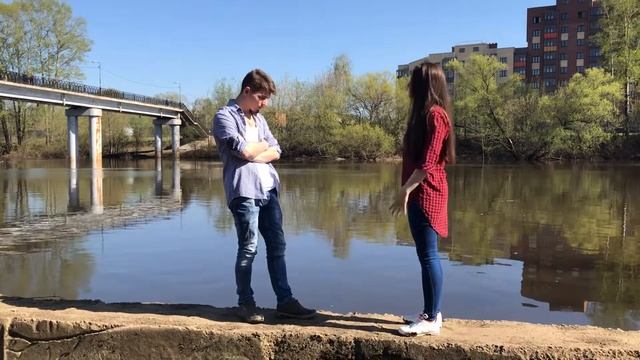 Когда ты улыбаешься не от того кто рядом, а от того кто звонит по телефону. смотреть онлайн