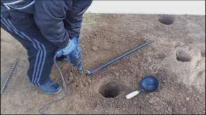 Мёрзлый грунт сверлю перфоратором  сверлом по металлу  20 мм . диаметром .