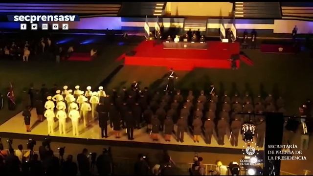 Presidente Nayib Bukele participa en acto de graduación de la FAES смотреть онлайн