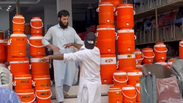 Blind man going in rickshaw prank stop throwing water on me prank joker pranks latest